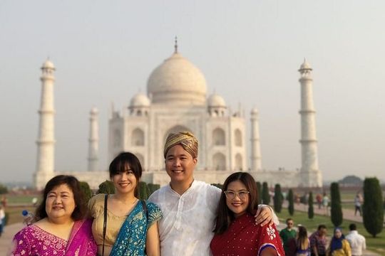 Taj Mahal skip the line - Luxury Tour