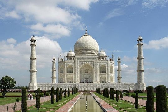 1 Day tour to Agra from Delhi by Car with 5 Star Lunch