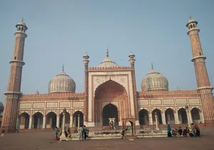 Explore the Beauty of Old Delhi & the Spice Market!