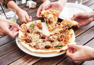 Pizza Walking Tour in Manhattan with Friendly Local Guide