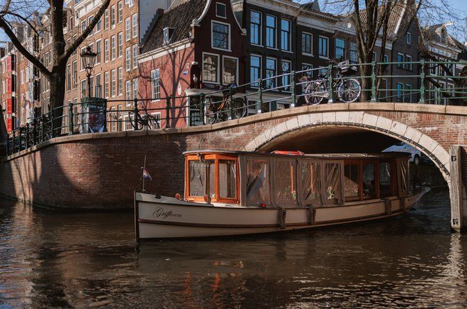 Amsterdam 2hour small group canal cruise with snacks & opt drinks