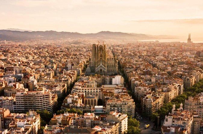 Barcelona Highlights Small Group Tour with Hotel Pick Up