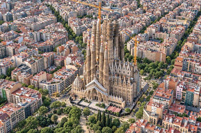 Best of Barcelona: Sagrada Familia & Park Guell Tour with Pick-up