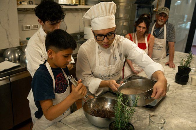 Florence Pizza Making Class with Unlimited Gelato & Wine