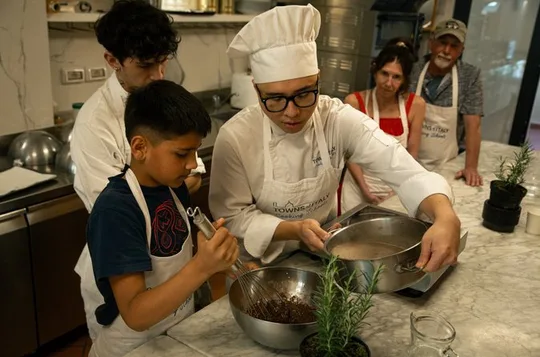 Florence Pizza Making Class with Unlimited Gelato & Wine