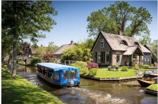Giethoorn, Zaanse Schans Windmills Guided Day Trip from Amsterdam