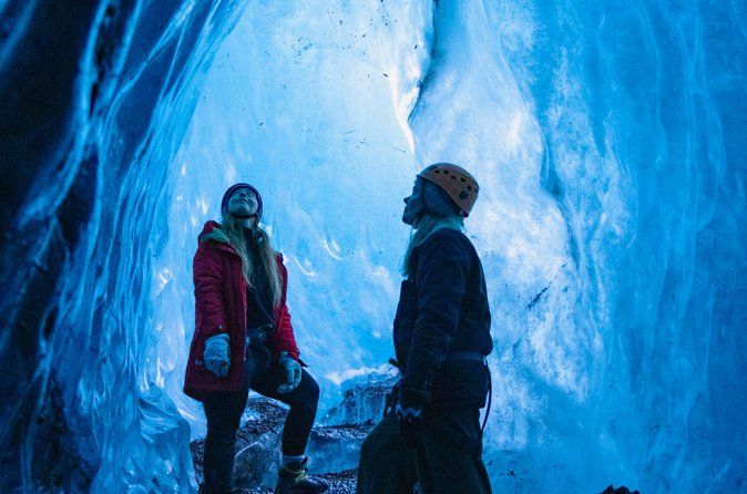 Escursione al ghiacciaio Skaftafell e visita alla grotta di ghiaccio naturale.