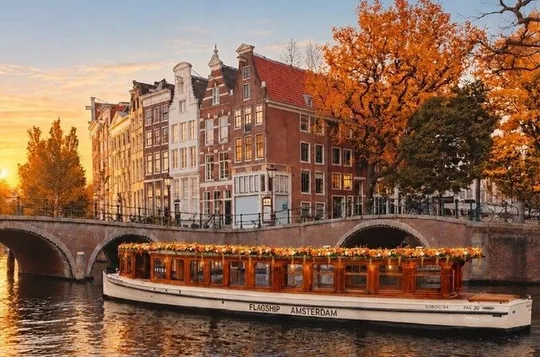 Amsterdam Luxury Canal Cruise + Unlimited Drinks and Bites Option