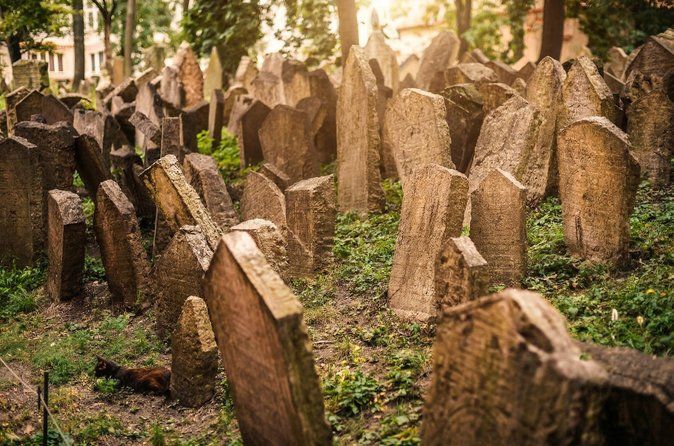 Prague Guided Jewish Quarter and Old Cemetery Tour with Tickets
