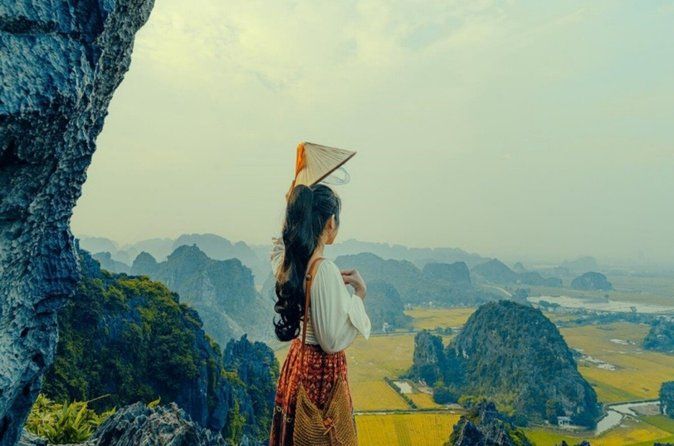 Ninh Binh Full-Day to Hoa Lu Tam Coc & Mua Cave Via Boat & Bike