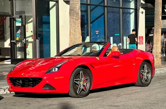 50 Minute Driving Tour to Explore Hollywood Sign in a Ferrari