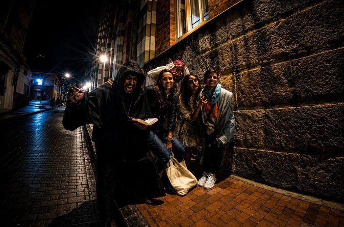 Tour de fantasmas + 1 Copa Vino Rest. La Bruja Bogotá