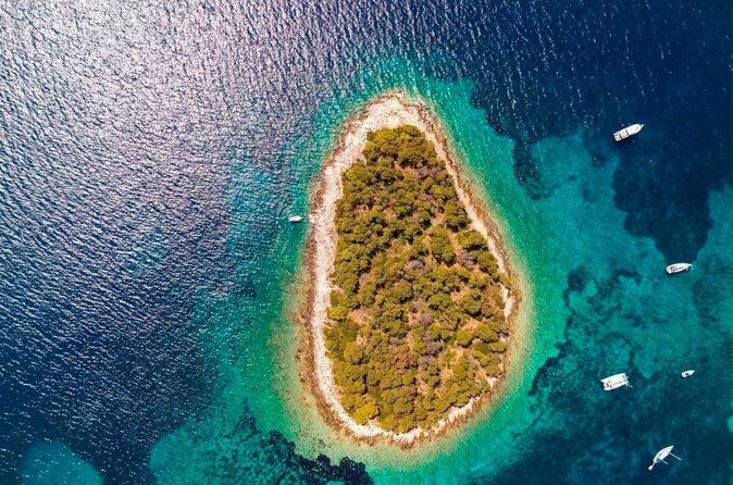 Split/Trogir:Blue Lagoon and 3 Islands Speedboat Small group Tour