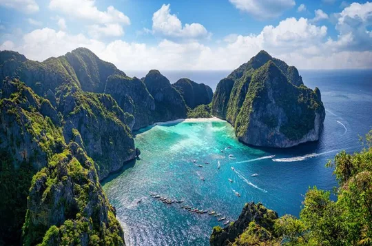 Phi Phi & Bamboo Islands Snorkeling Tour with Lunch by Speedboat