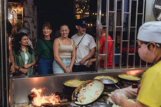 Saigon Night Bites on Foot: Local Vendors, Stories & Sweet Finish