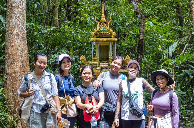 Kbal Spean (Sacred River) Jungle Hike & Banteay Srei Private Tour