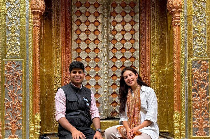 Explore the Beauty of Old Delhi & the Spice Market!