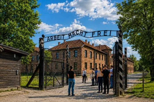 Krakow to Auschwitz-Birkenau Live Guided Tour & Hotel Pick-up