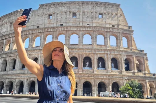 Rome: Colosseum Entry with Official AI App & Arena Option