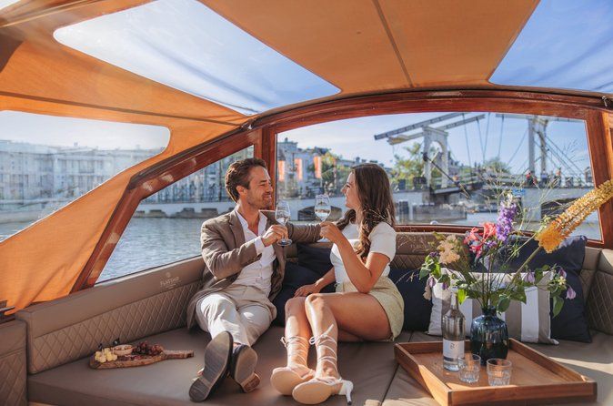 Amsterdam 2hour small group canal cruise with snacks & opt drinks