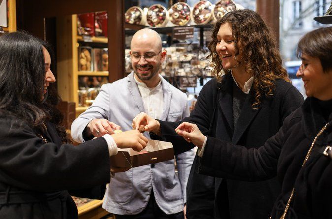 Paris French Sweets Tasting Tour with Pastries and Chocolates