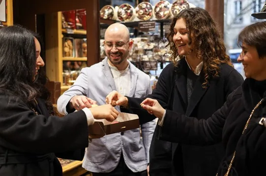 Paris French Sweets Tasting Tour with Pastries and Chocolates