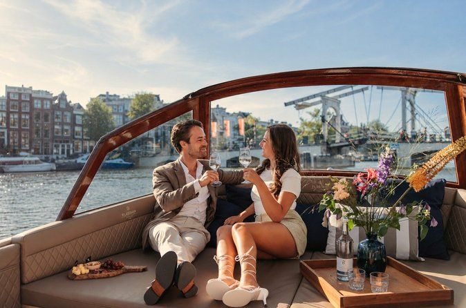 Amsterdam 2hour small group canal cruise with snacks & opt drinks