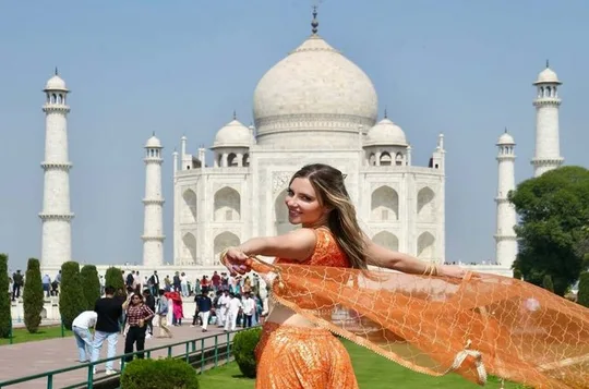 1 Day Taj Mahal Sunrise Tour from Agra with Fatehpur Sikri