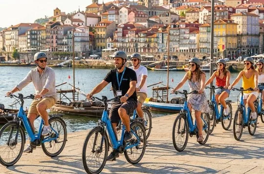 3 Hour Old Town Riverside Bike Tour Guided Experience in Porto