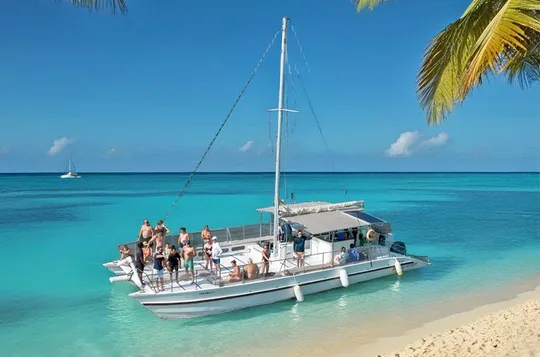 Privé catamaran cruise in Punta Cana met snorkelen en open bar