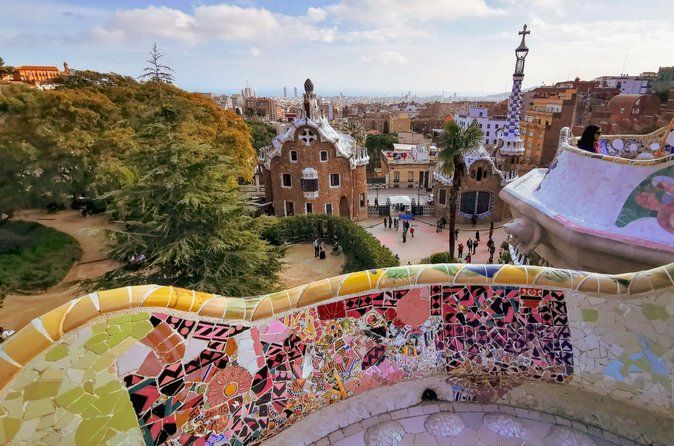 Private Barcelona and Park Güell Tour with hotel Pick-up