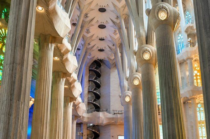 Barcelona in 1 Day: Sagrada Familia, Park Guell,Old Town & Pickup