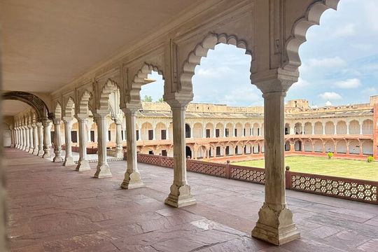 Private Same Day Taj Mahal Tour, Agra Fort from Delhi by car