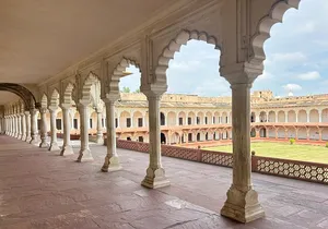 Private Same Day Taj Mahal Tour, Agra Fort from Delhi by car