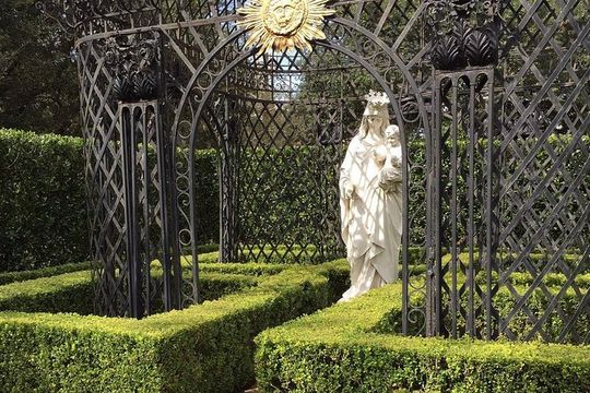 New Orleans Homes of the Rich and Famous Tour of the Garden District