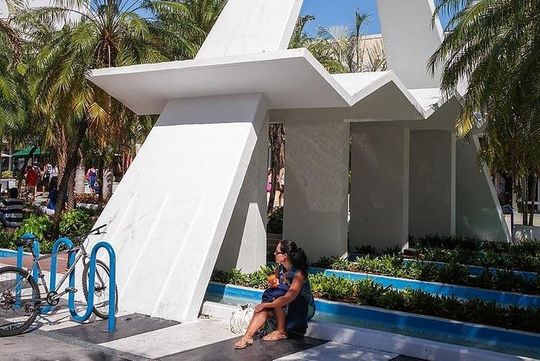 Miami Beach: Transcending Mall