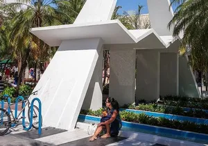 Miami Beach: Transcending Mall