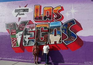 Vintage Shopping Tour of the Arts District with 100 Photos, Champagne and Lunch