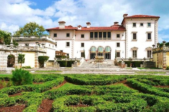 Miami: History through Architecture Private Tour with Transport