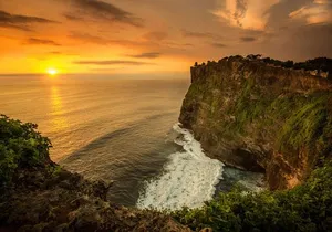 Uluwatu Sunset, Kecak Dance, and Dinner Jimbaran Beach