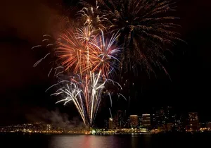 Waikiki Fireworks Dinner Cruise: Sail & Sparkle on Friday Nights
