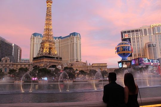 2-Hour Vegas Strip Walking Tour with Photos,Champagne & Vintage Vegas Goody Bags