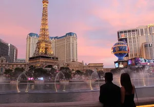 2-Hour Vegas Strip Walking Tour with Photos,Champagne & Vintage Vegas Goody Bags