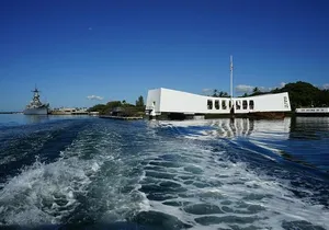 Intimate WWII: Honor our Heroes and Historic Honolulu Tour With Lunch