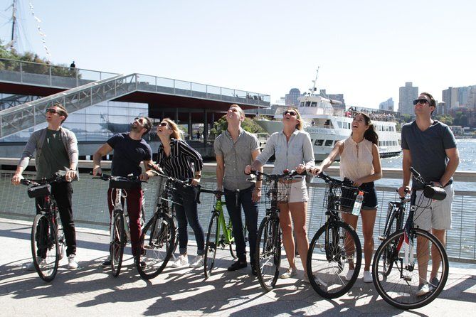 Scenic Manhattan Highlights Bike Tour (English or German)