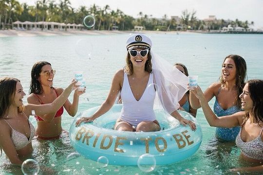 Miami Boat Tour –Day and Night Cruises with Champagne