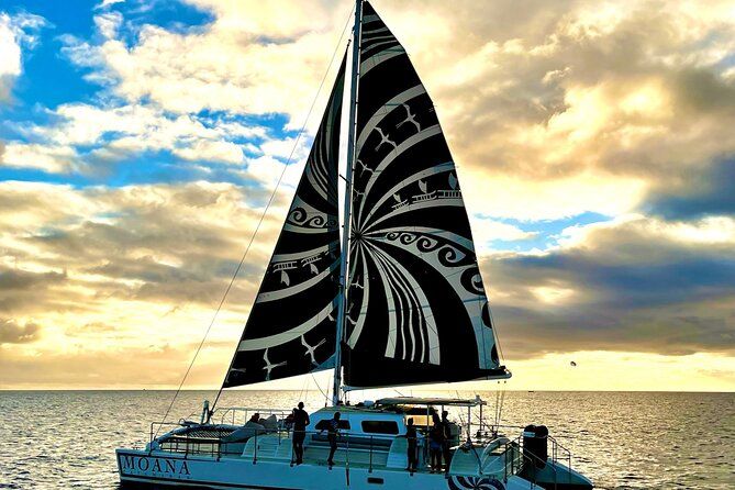 Waikiki Sunset Cocktail Sail on the Moana Catamaran