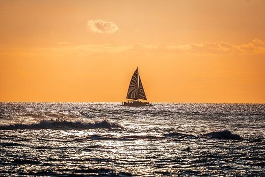 Moana’s Sunset Cocktail Sail Along Oahu's Waikiki Coast