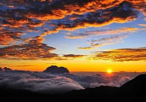 Maui: Haleakala Sunrise Spectacular with Local Breakfast