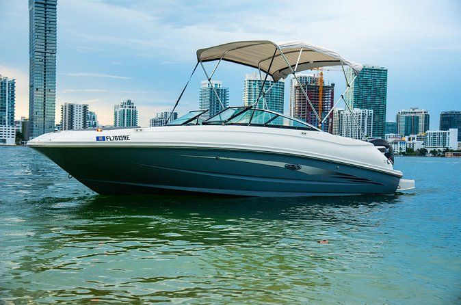Private Moon-Watch Boat Cruise in Fort Lauderdale